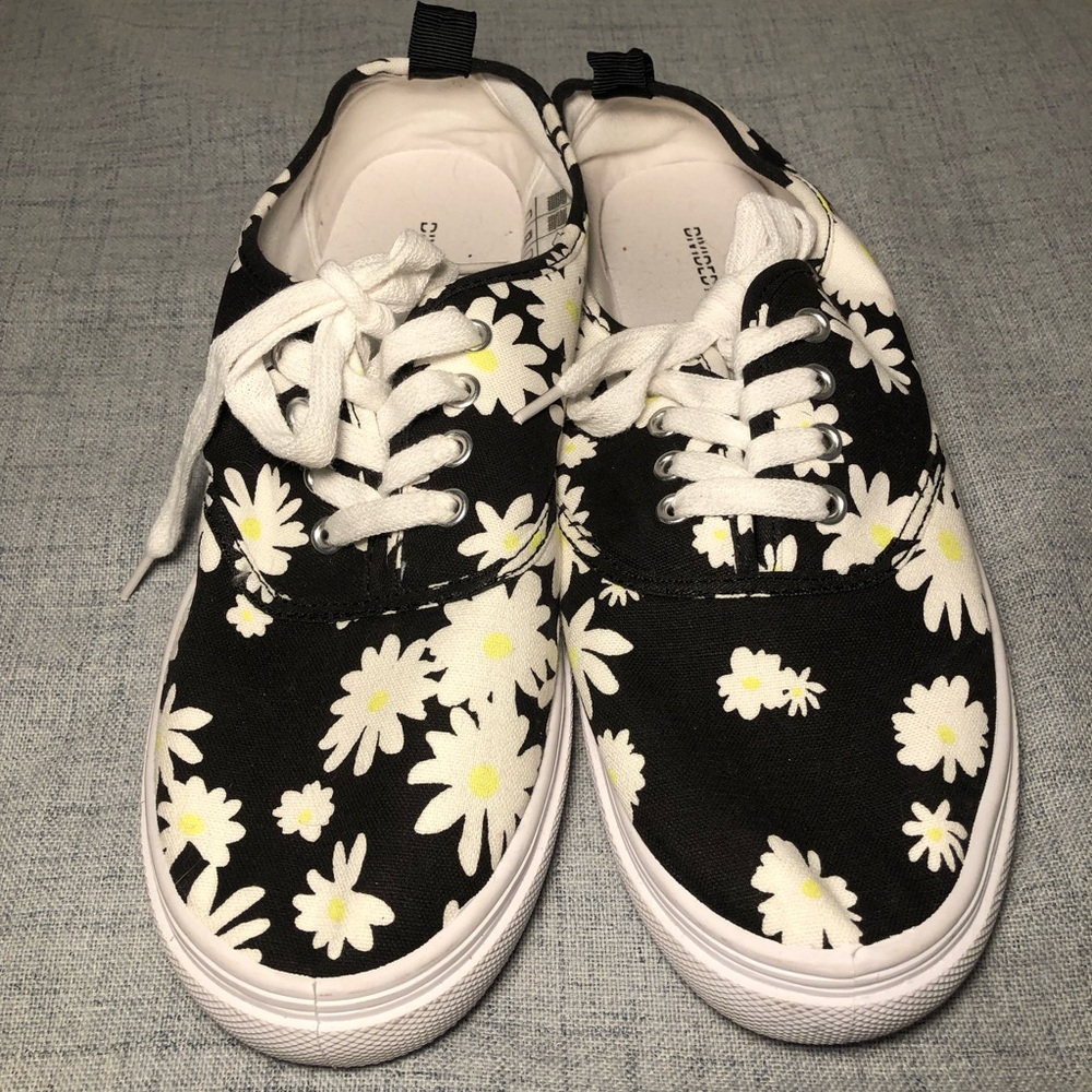 H&M Black and White Daisy Canvas Sneakers size 8.5 eu 40 new